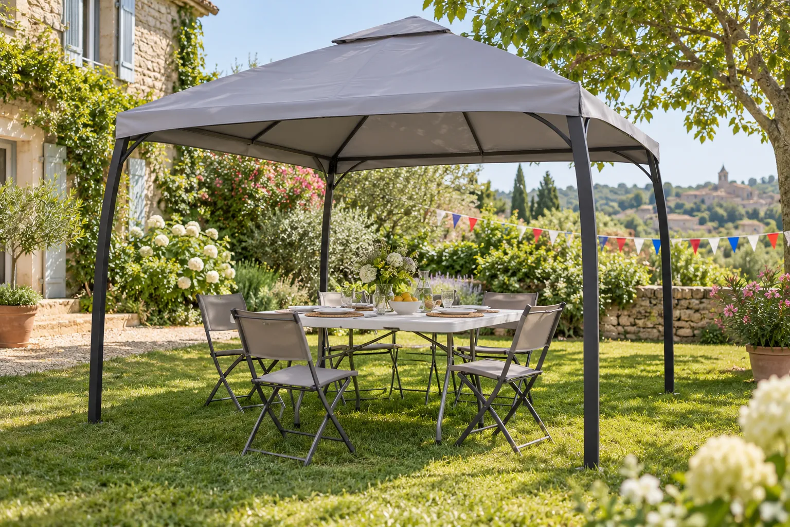 Abri au-dessus d’une table de jardin